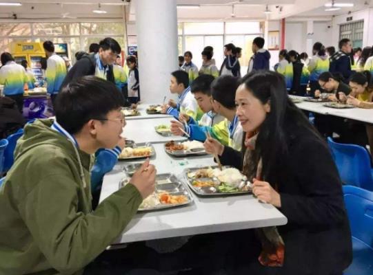 天津配餐爆料原视频者,揭秘后厨真相，食品安全引关注  第2张