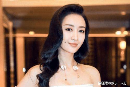 女主穿到娱乐圈吃瓜文,女主的吃瓜日常  第2张